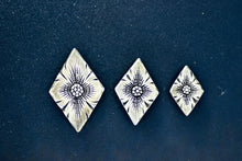 Load image into Gallery viewer, PH Casting- Diamond Flower