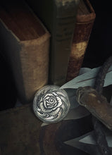 Load image into Gallery viewer, Kiss From a Rose
