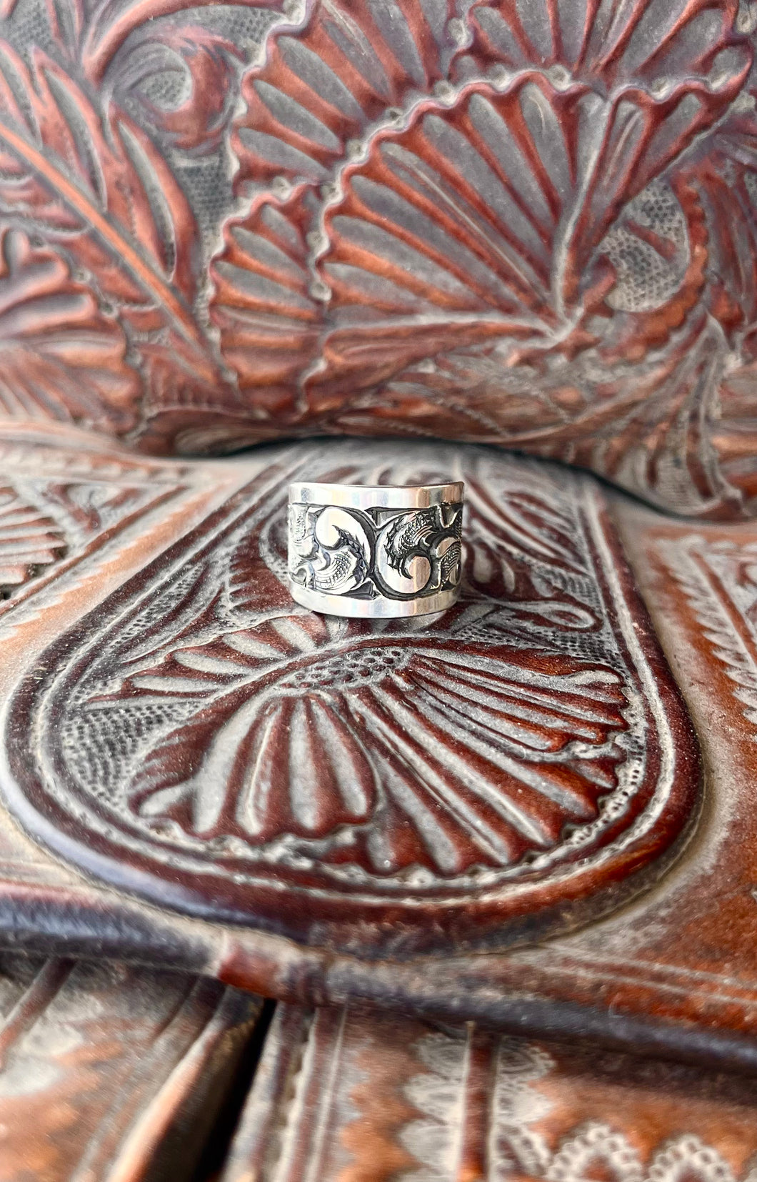 Size 6 1/2~Wide Boarder Ring with Scrolls